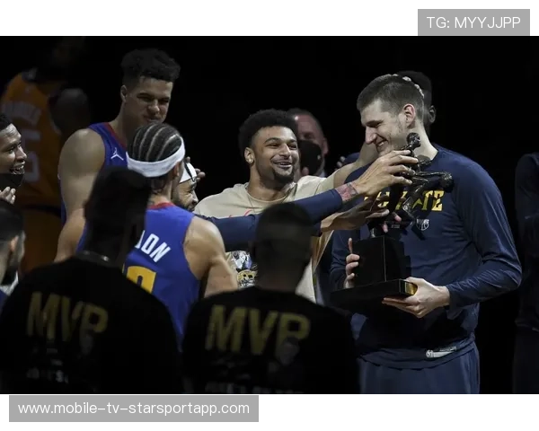 约基奇季后赛统治力现象：迈向历史的步伐