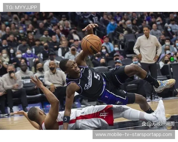 哈利伯顿12次助攻引导,步行者客场大胜 哈利伯顿12次助攻引导,步行者客场大胜